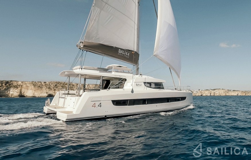 Bali 4.4 - Yacht Charter Sailica