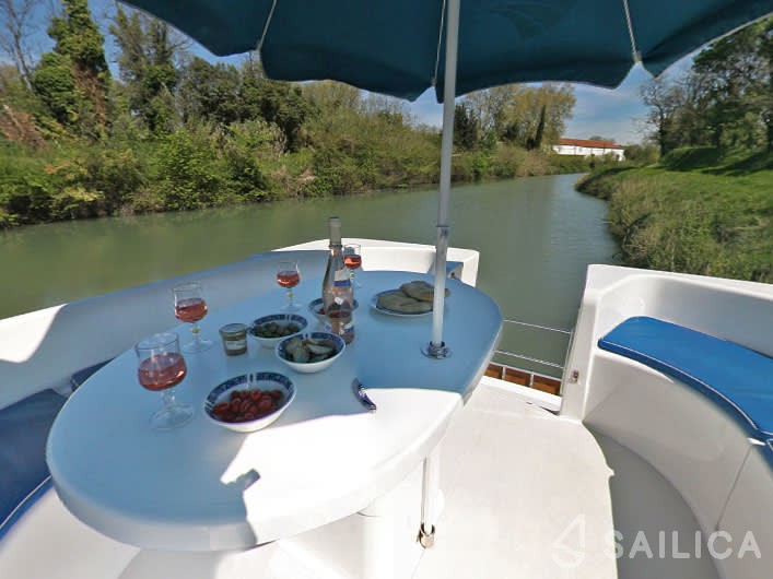 Le Boat Royal Mystique A - Yacht Charter Sailica