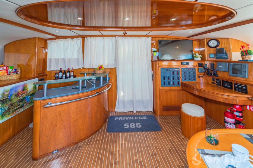 Privilege 585 - Yacht Charter Sailica