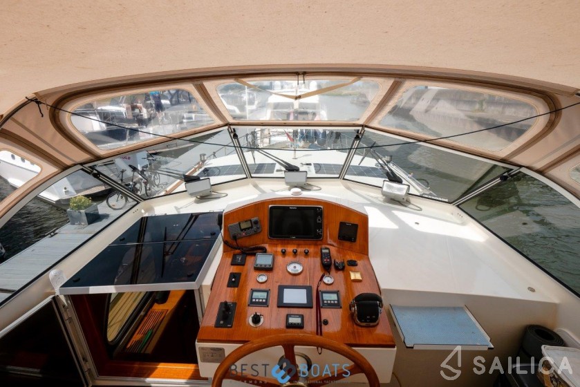 De Drait DeLuxe 42 - Yacht Charter Sailica