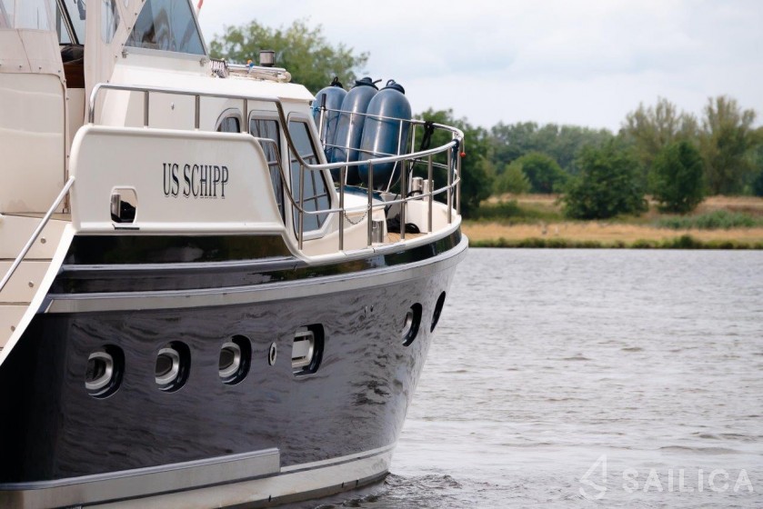 De Drait DeLuxe 42 - Yacht Charter Sailica