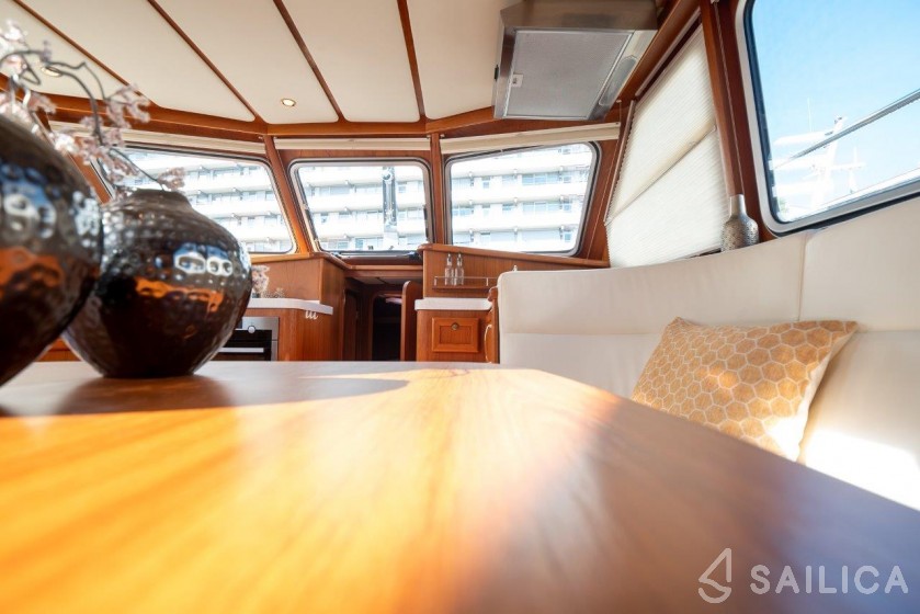 De Drait DeLuxe 42 - Yacht Charter Sailica