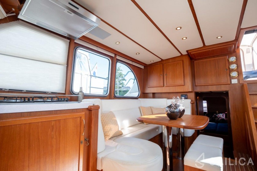 De Drait DeLuxe 42 - Yacht Charter Sailica
