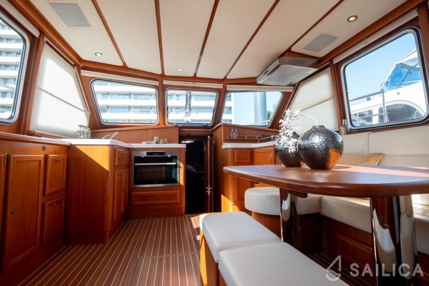 De Drait DeLuxe 42 - Yacht Charter Sailica