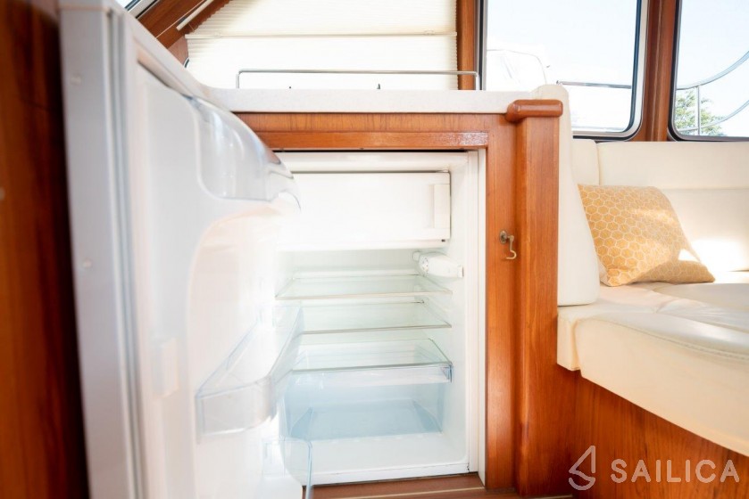 De Drait DeLuxe 42 - Yacht Charter Sailica