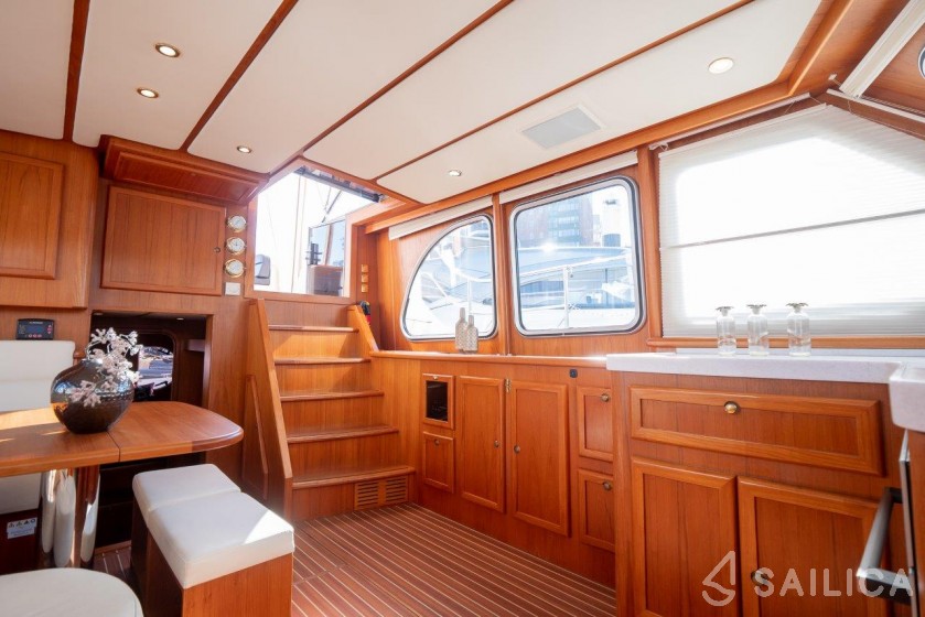 De Drait DeLuxe 42 - Yacht Charter Sailica