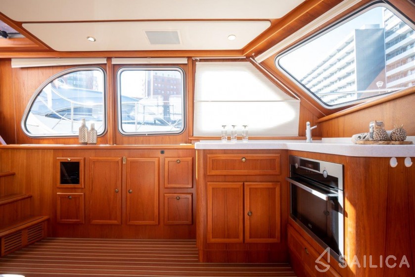 De Drait DeLuxe 42 - Yacht Charter Sailica