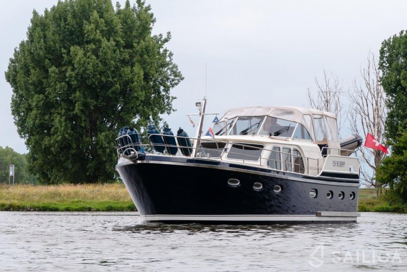 De Drait DeLuxe 42 - Yacht Charter Sailica