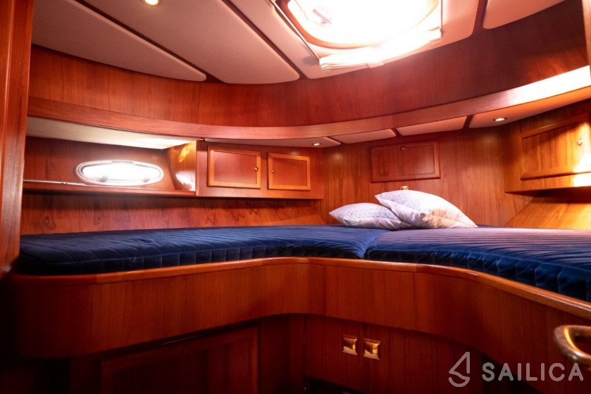 De Drait DeLuxe 42 - Yacht Charter Sailica