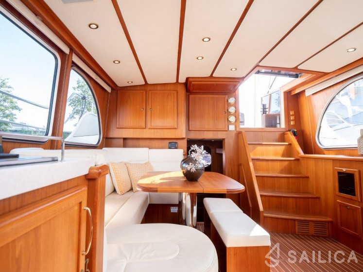 De Drait DeLuxe 42 - Yacht Charter Sailica