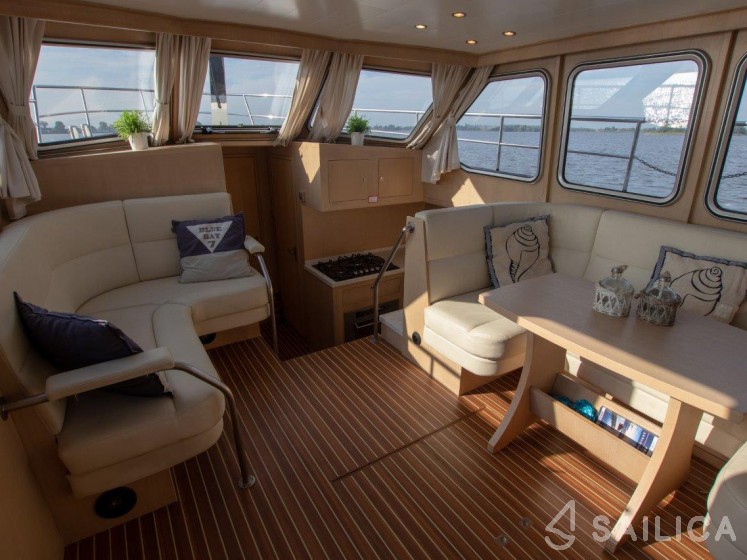 De Drait DeLuxe 42 - Yacht Charter Sailica