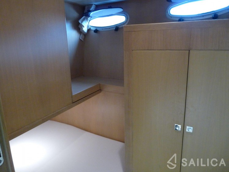 De Drait DeLuxe 42 - Yacht Charter Sailica