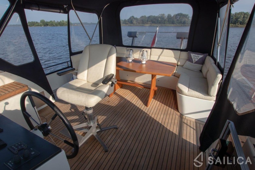 De Drait DeLuxe 42 - Yacht Charter Sailica