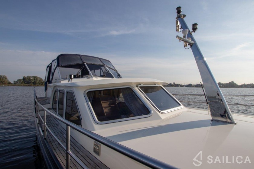 De Drait DeLuxe 42 - Yacht Charter Sailica