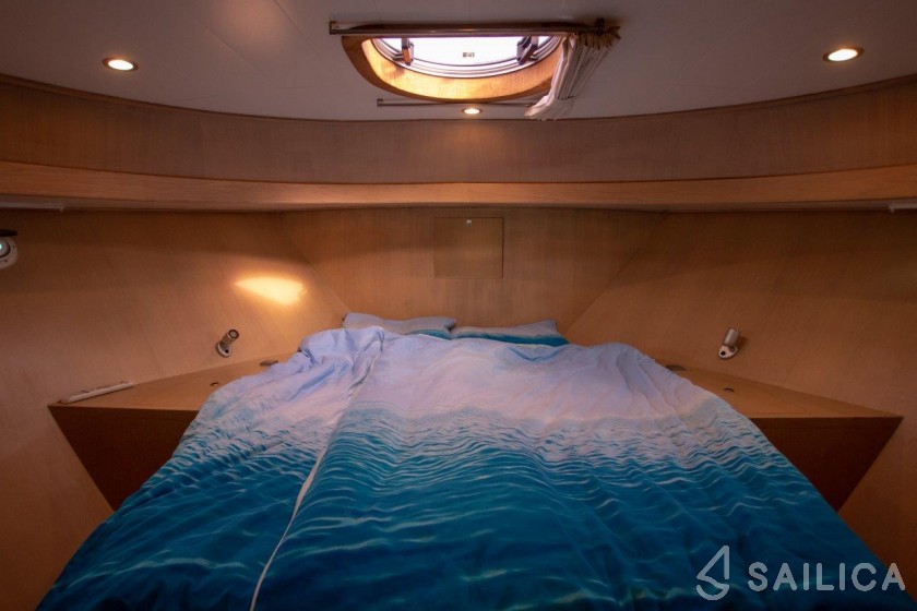 De Drait DeLuxe 42 - Yacht Charter Sailica