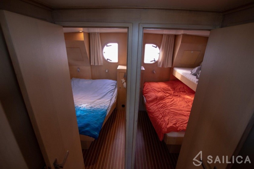 De Drait DeLuxe 42 - Yacht Charter Sailica
