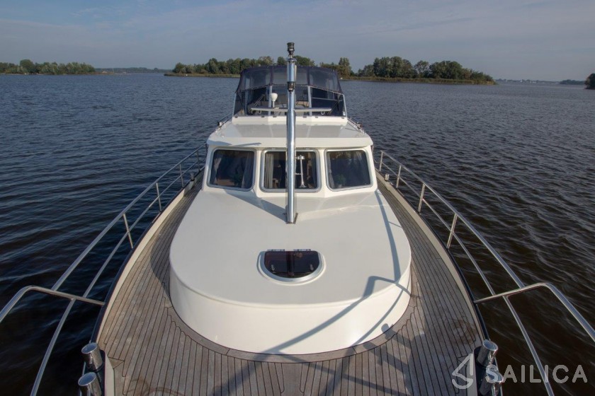 De Drait DeLuxe 42 - Yacht Charter Sailica