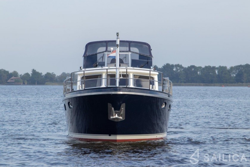 De Drait DeLuxe 42 - Yacht Charter Sailica