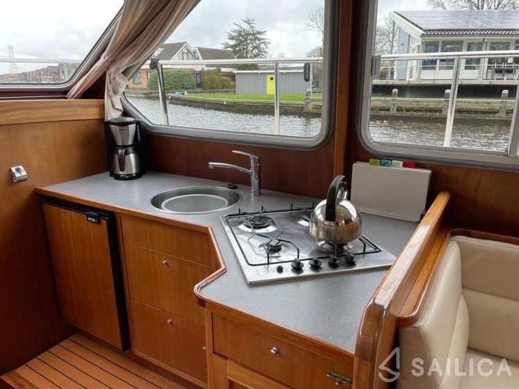 Hemmes 1400 - Yacht Charter Sailica