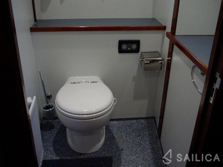Hemmes 1400 - Yacht Charter Sailica