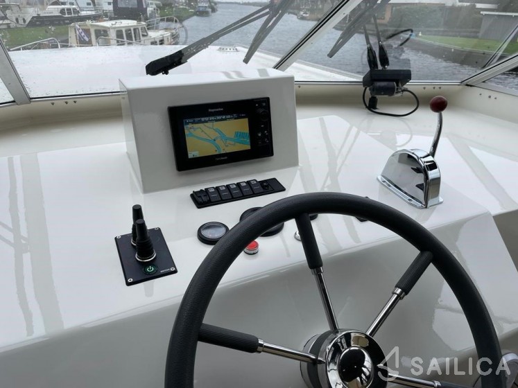 Hemmes 1400 - Yacht Charter Sailica
