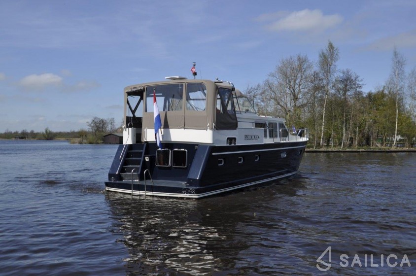 Hemmes 1400 - Yacht Charter Sailica
