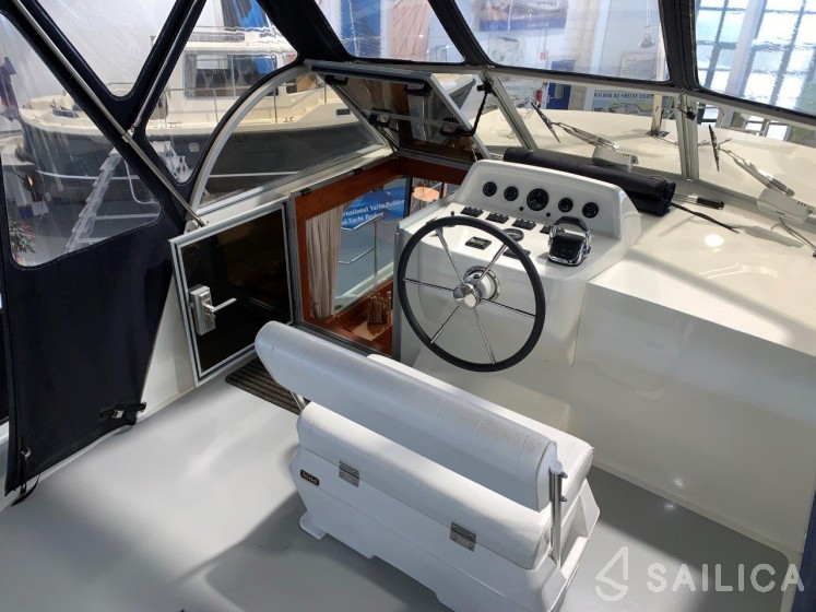 Succes 106 AC - Yacht Charter Sailica