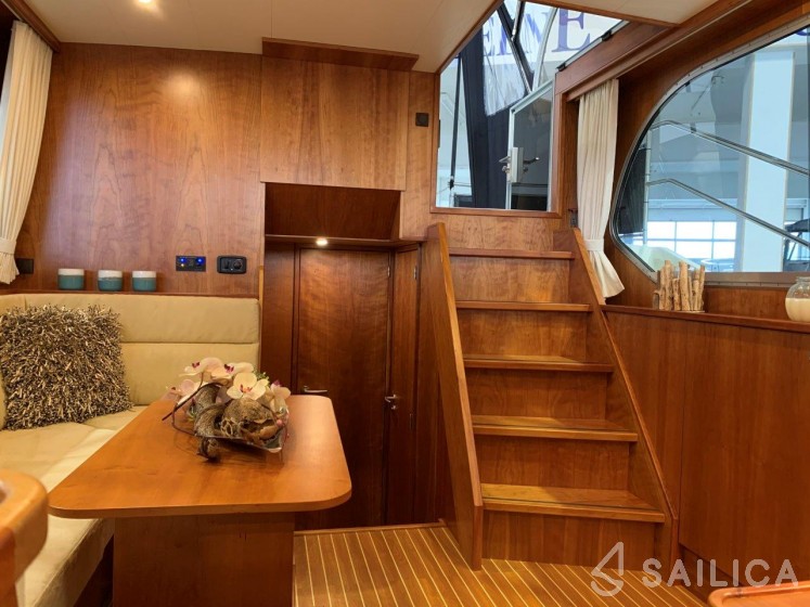 Succes 106 AC - Yacht Charter Sailica