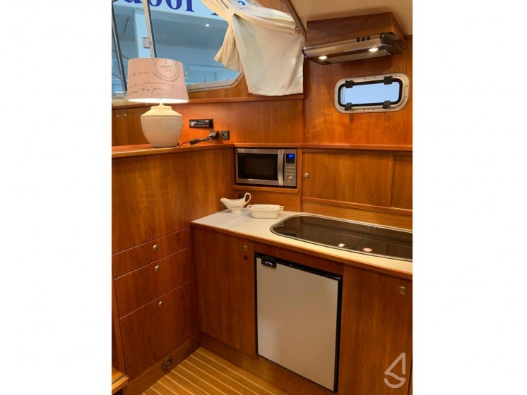 Succes 106 AC - Yacht Charter Sailica