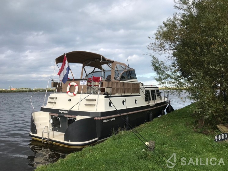 Holiday 1300 - Yacht Charter Sailica