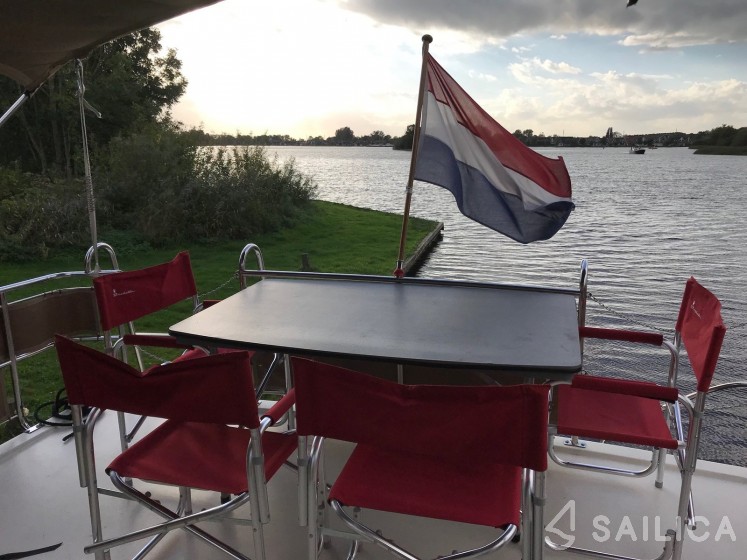 Holiday 1300 - Yacht Charter Sailica