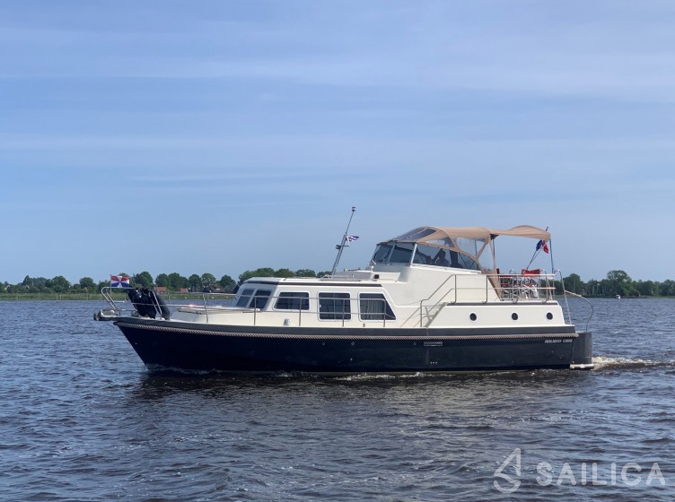 Holiday 1300 - Yacht Charter Sailica