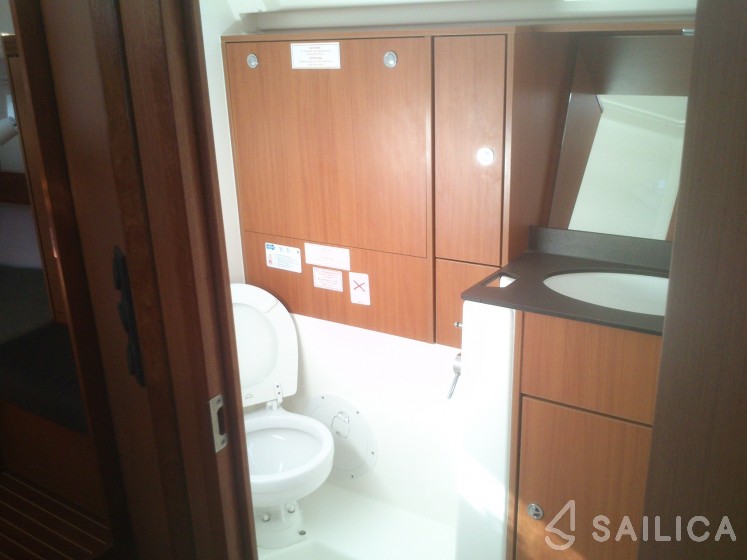 Bavaria 40 Cruiser - Yacht Charter Sailica