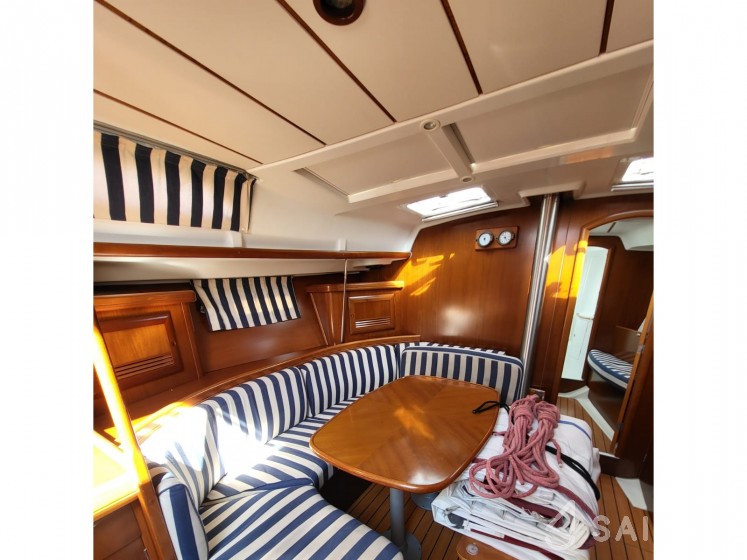Oceanis 393 Clipper - Yacht Charter Sailica