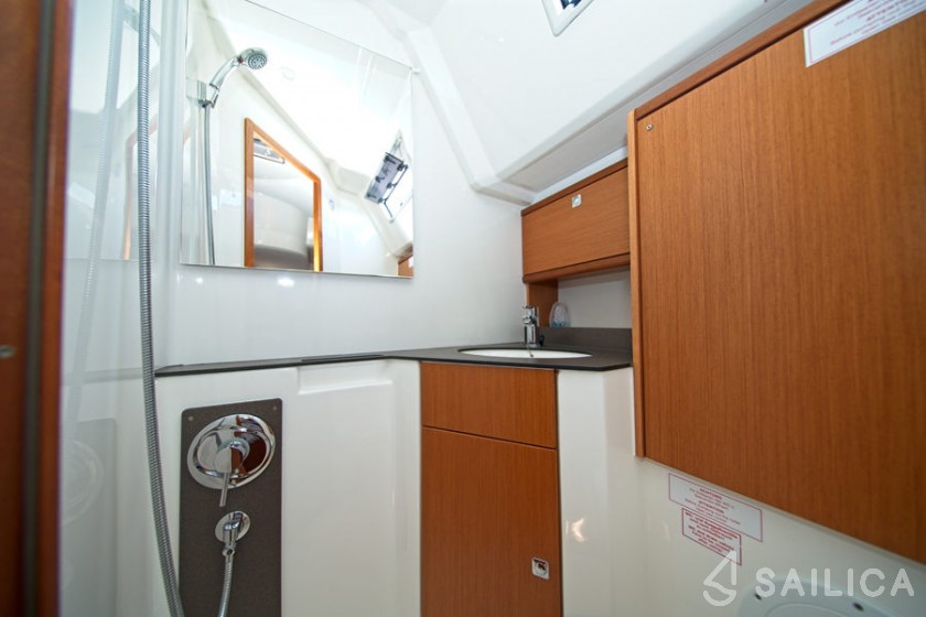 Bavaria 46 Cruiser - Yacht Charter Sailica