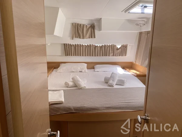 Lagoon 42 - Yacht Charter Sailica