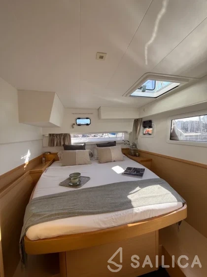 Lagoon 42 - Yacht Charter Sailica