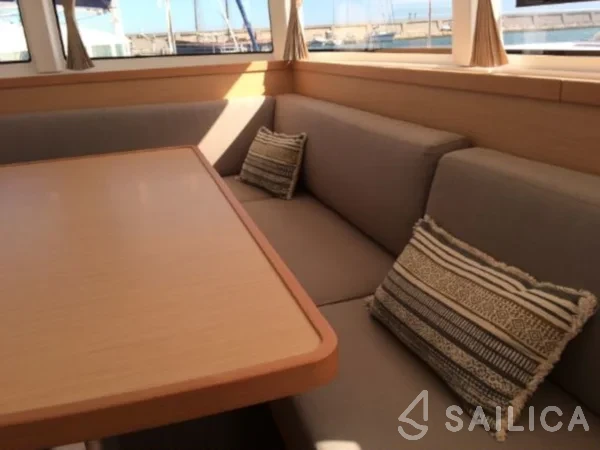 Lagoon 42 - Yacht Charter Sailica