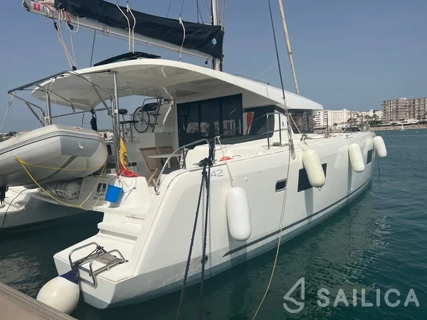 Lagoon 42 - Yacht Charter Sailica