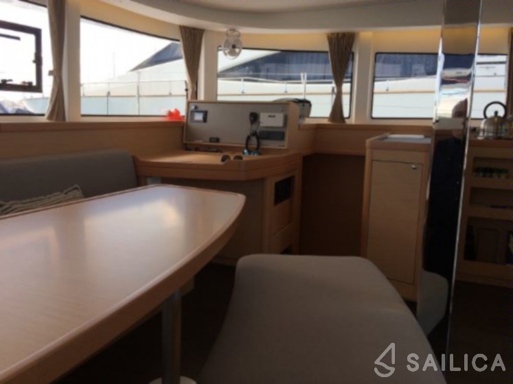 Lagoon 42 - Yacht Charter Sailica