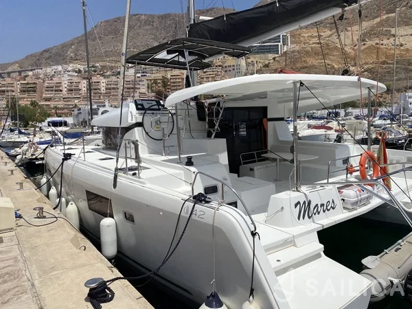 Lagoon 42 - Yacht Charter Sailica