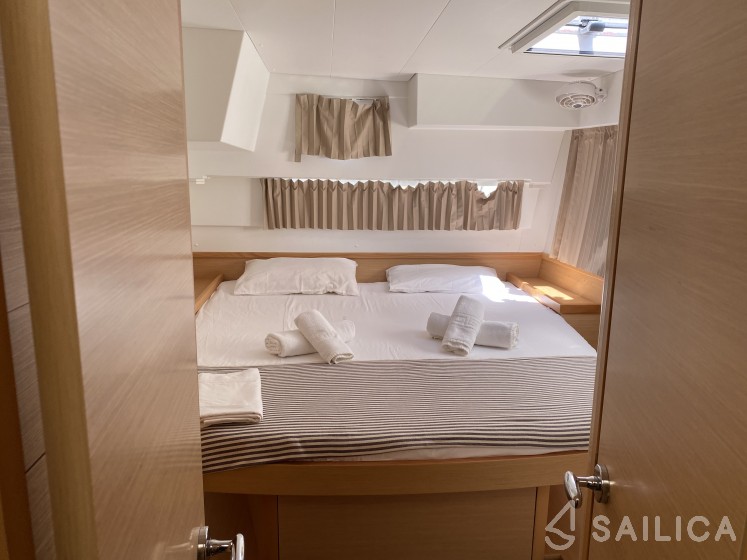 Lagoon 42 - Yacht Charter Sailica