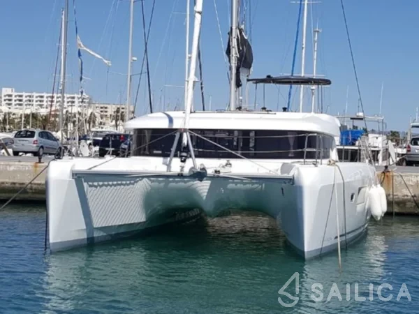 Lagoon 42 - Yacht Charter Sailica
