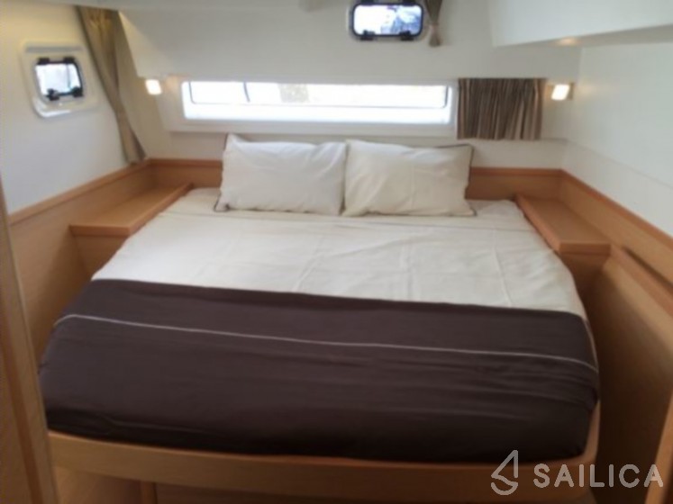 Lagoon 42 - Yacht Charter Sailica