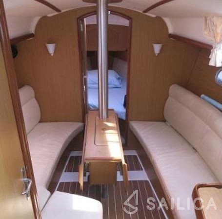 Sun Odyssey 32i - Yacht Charter Sailica