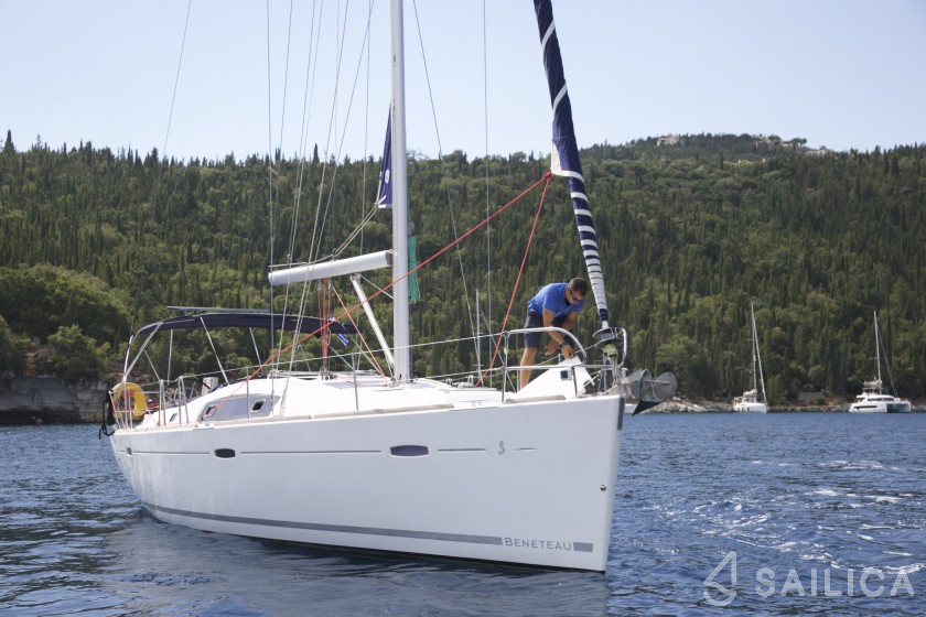 Oceanis 43 - Yacht Charter Sailica