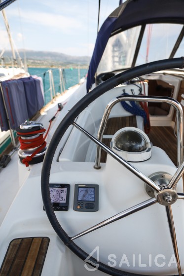 Oceanis 43 - Yacht Charter Sailica