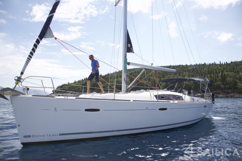 Oceanis 43 - Yacht Charter Sailica