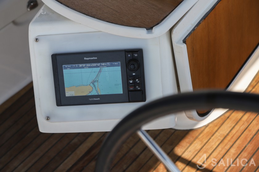 Oceanis 43 - Yacht Charter Sailica