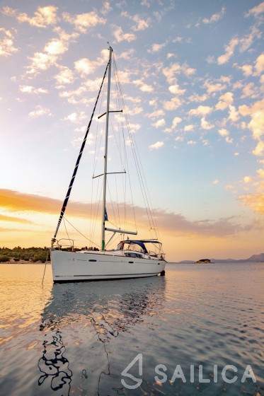 Oceanis 43 - Yacht Charter Sailica